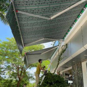 bạt che nắng mưa mái hiên lắp đặt tại vị trí mặt tiền